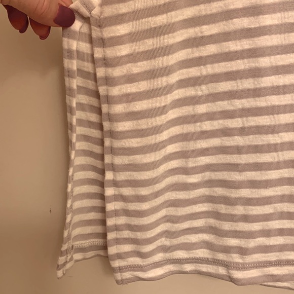Old Navy Long Top with side slits - Picture 3 of 8